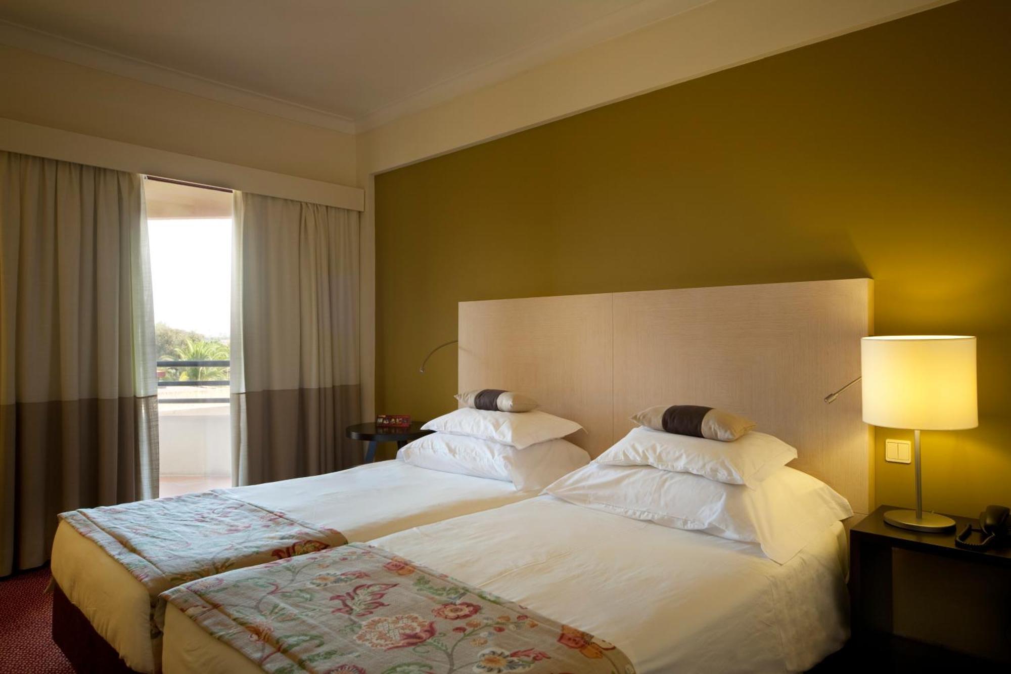 Twin Room with Pool View,1133237868:JPEG
